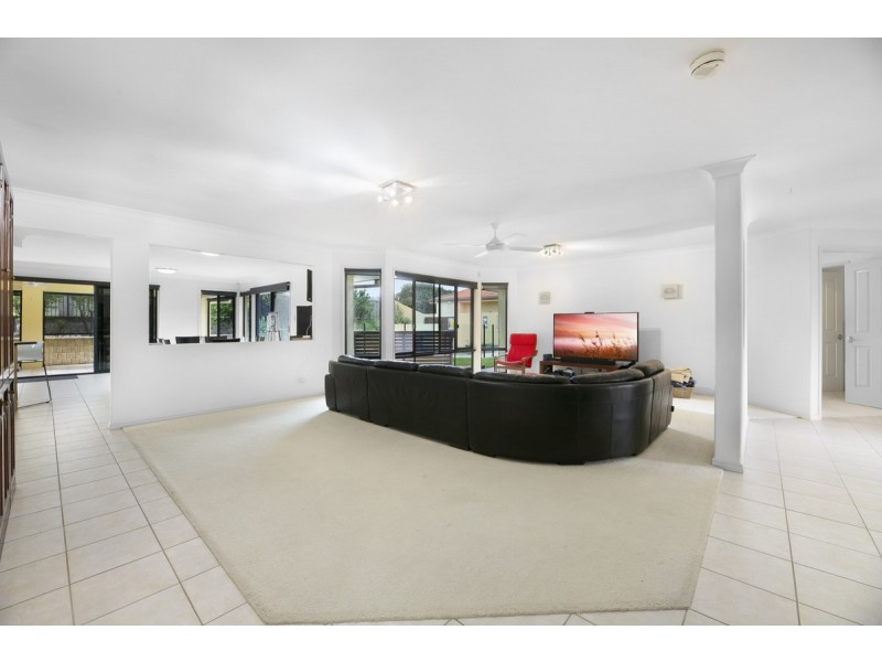 38 Petworth Court, Arundel QLD 4214