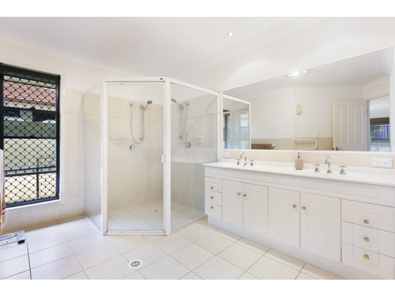 38 Petworth Court, Arundel QLD 4214