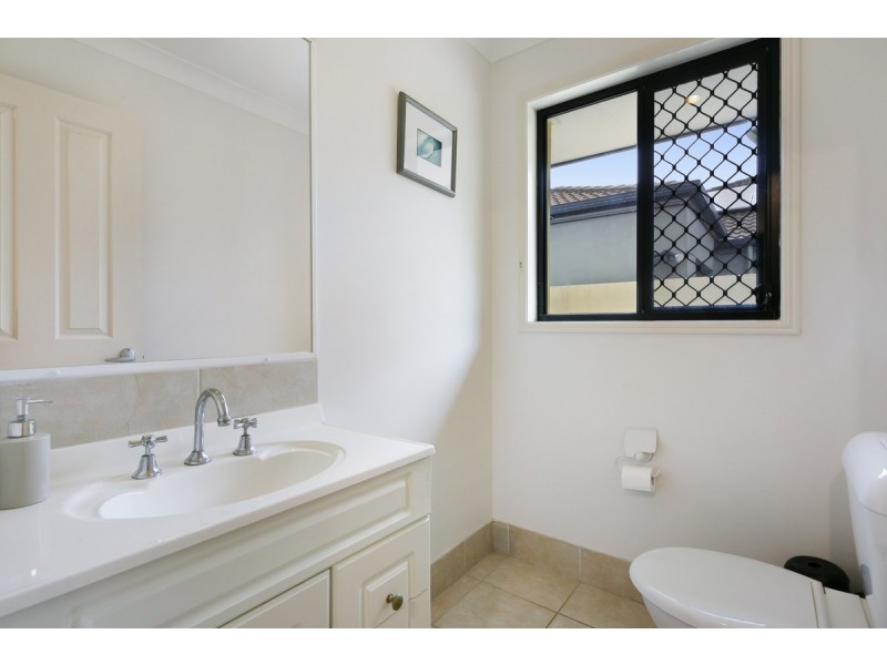 38 Petworth Court, Arundel QLD 4214