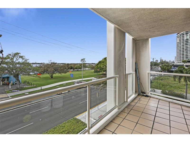 25/106-108 Marine Parade, Southport QLD 4215