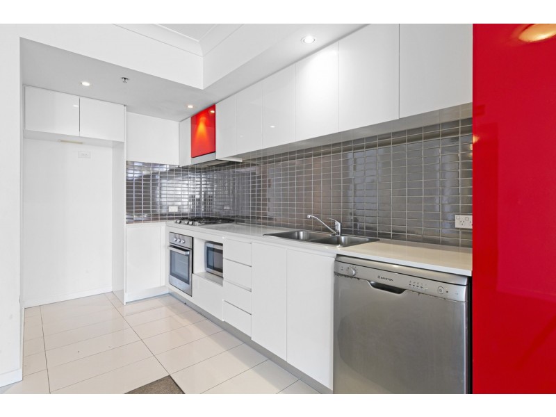 22203/5 Lawson Street, Southport QLD 4215