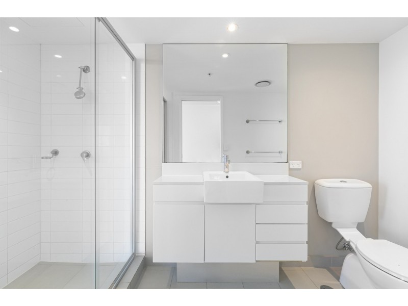 22203/5 Lawson Street, Southport QLD 4215