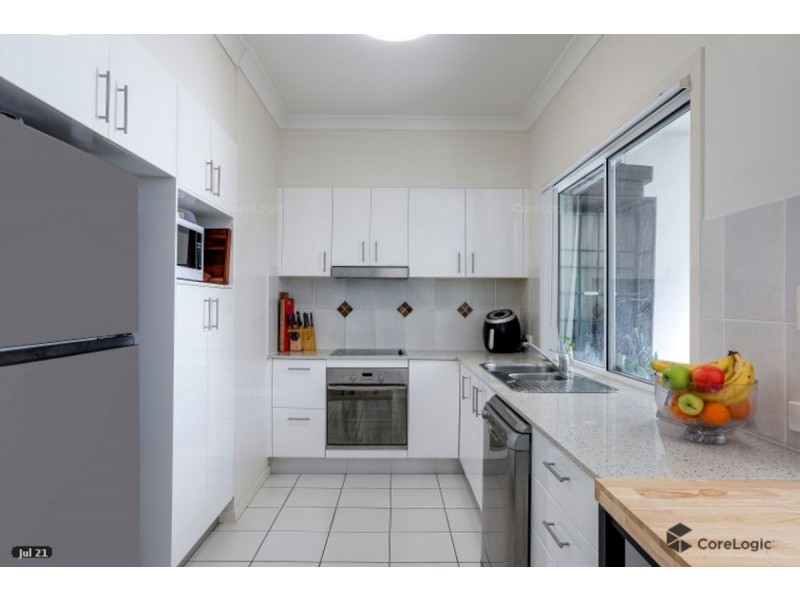 2/127 Pohlman Street, Southport QLD 4215