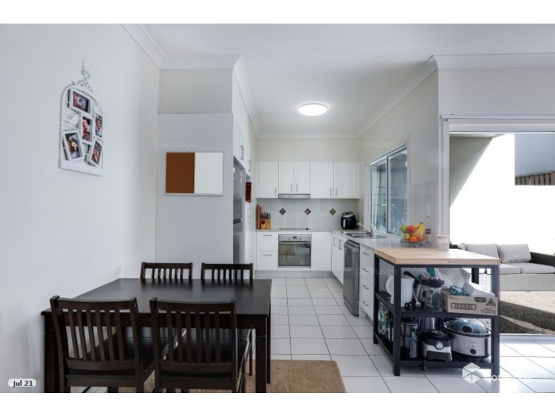 2/127 Pohlman Street, Southport QLD 4215