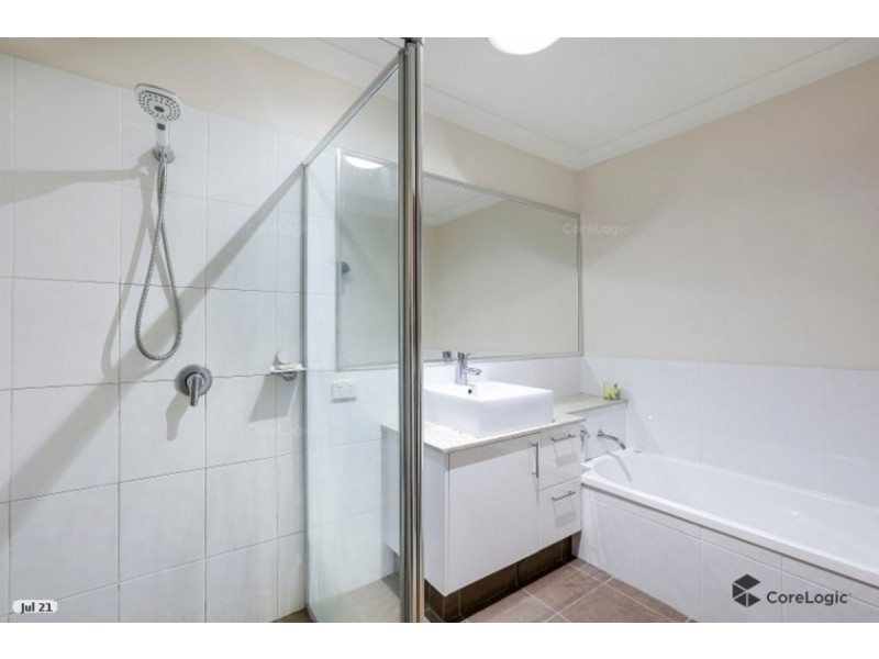 2/127 Pohlman Street, Southport QLD 4215