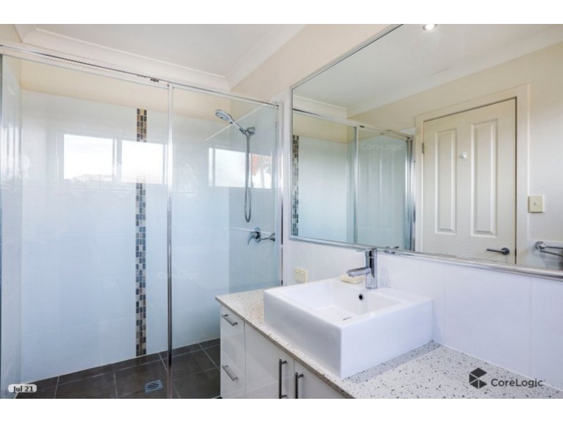 2/127 Pohlman Street, Southport QLD 4215