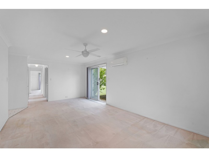 2/1 Liam Court, Labrador QLD 4215