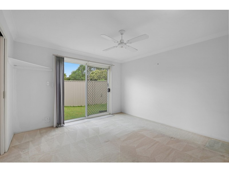 2/1 Liam Court, Labrador QLD 4215