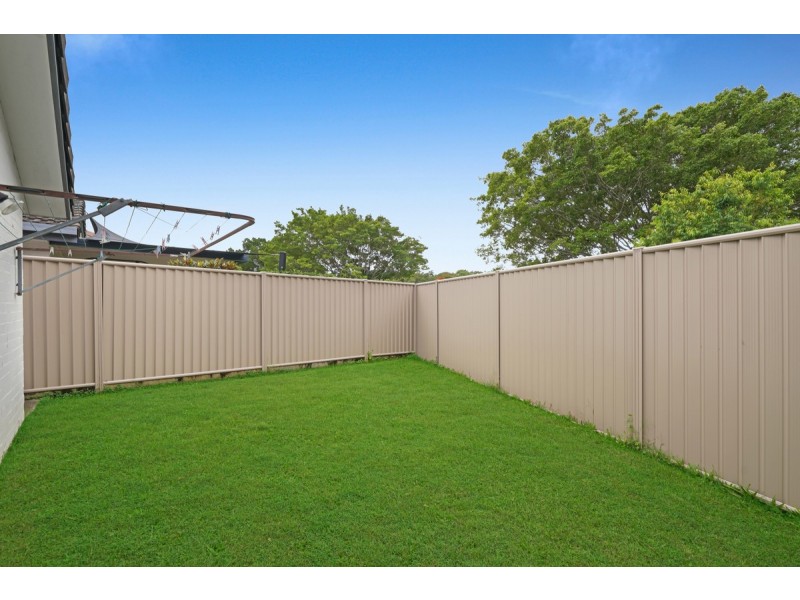 2/1 Liam Court, Labrador QLD 4215