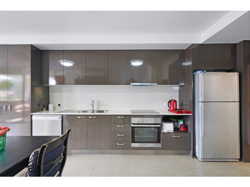 1/43 Lenneberg Street, Southport QLD 4215
