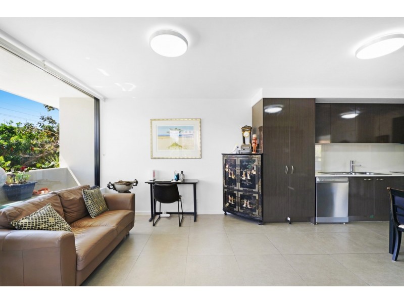 1/43 Lenneberg Street, Southport QLD 4215