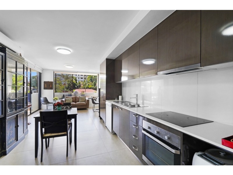 1/43 Lenneberg Street, Southport QLD 4215