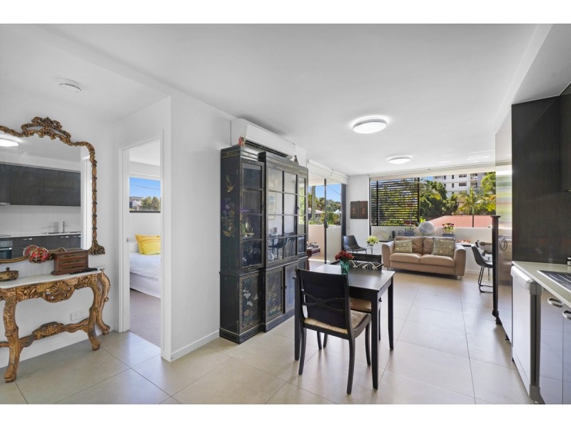 1/43 Lenneberg Street, Southport QLD 4215
