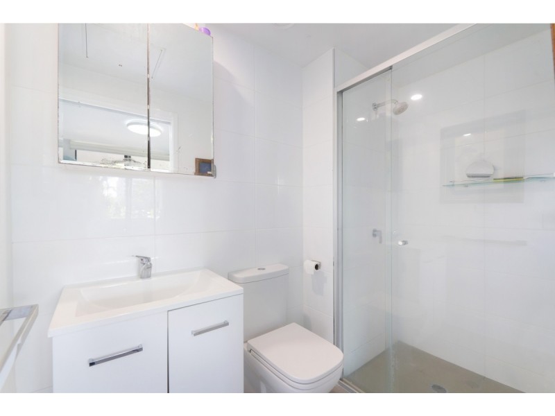 1/43 Lenneberg Street, Southport QLD 4215
