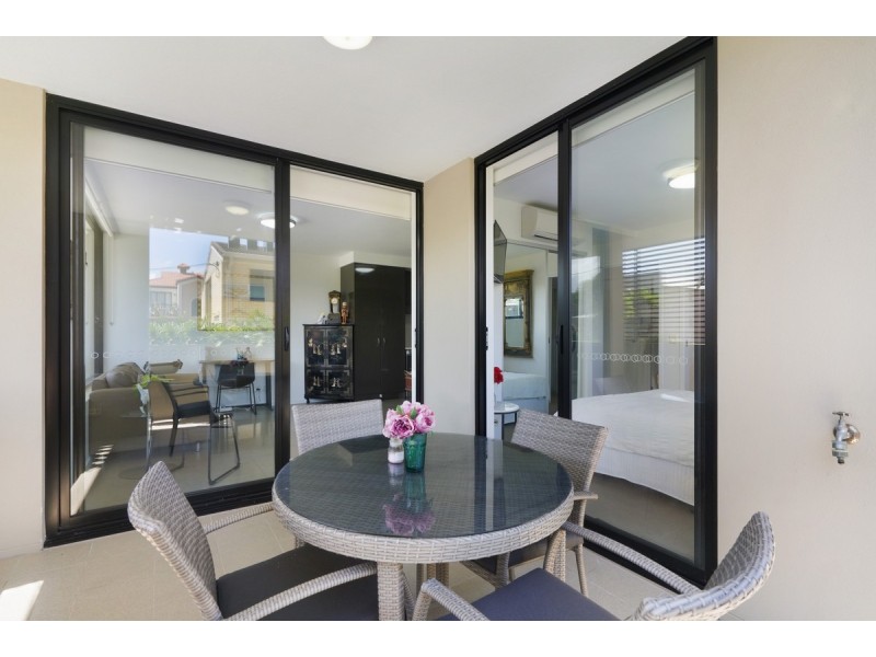 1/43 Lenneberg Street, Southport QLD 4215