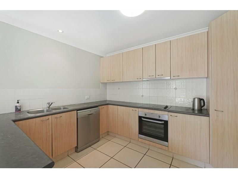 15 Lara Avenue, Southport QLD 4215