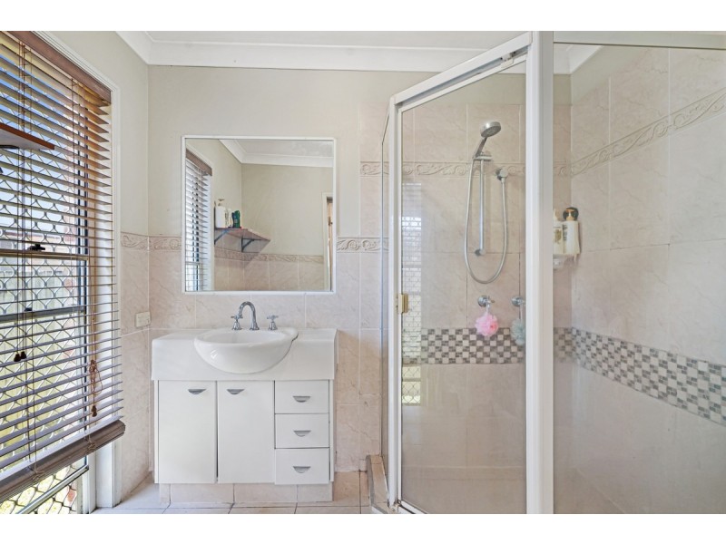 15 Lara Avenue, Southport QLD 4215