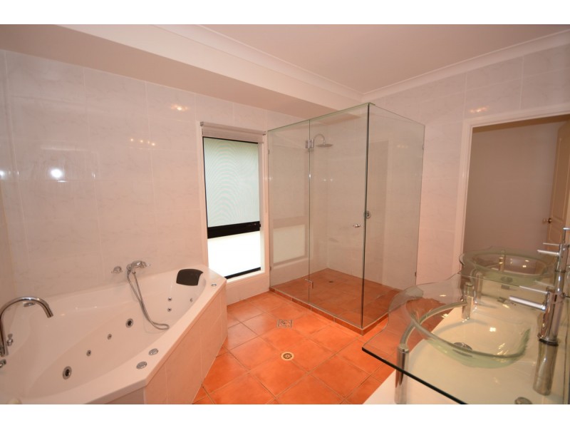 3152 Riverleigh Drive, Hope Island QLD 4212