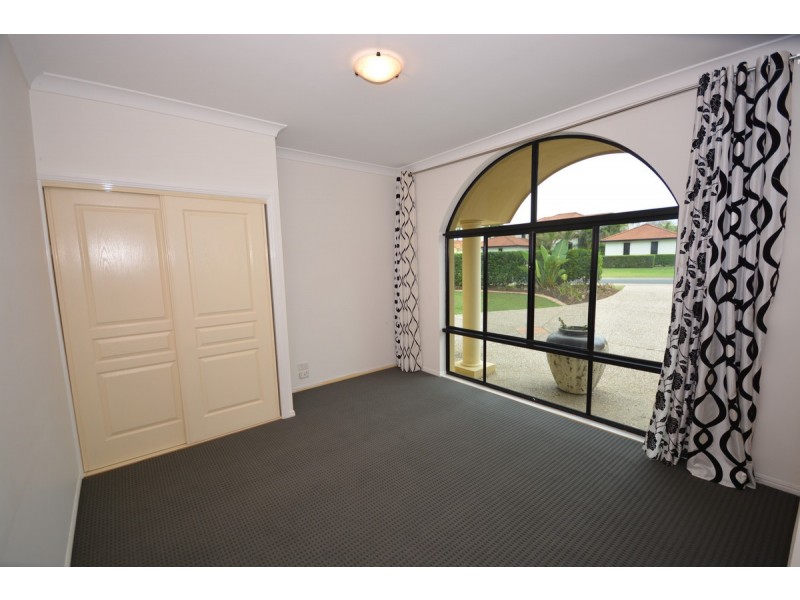 3152 Riverleigh Drive, Hope Island QLD 4212