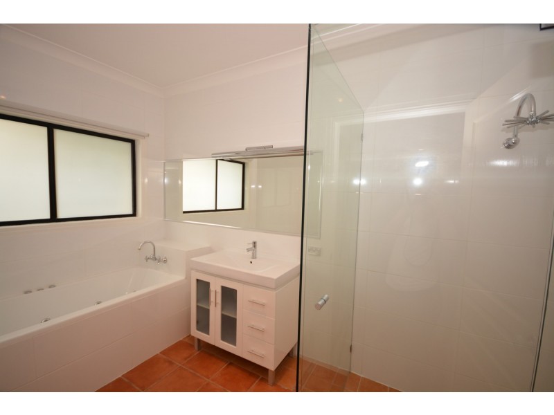 3152 Riverleigh Drive, Hope Island QLD 4212