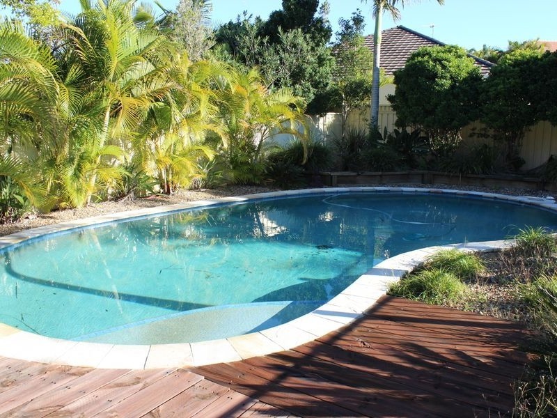 18 Ingles Circuit, Arundel QLD 4214