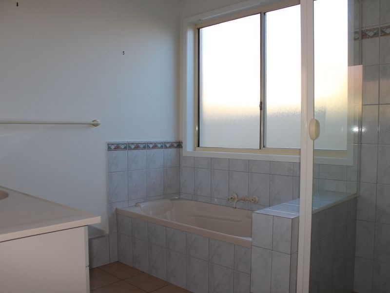 18 Ingles Circuit, Arundel QLD 4214