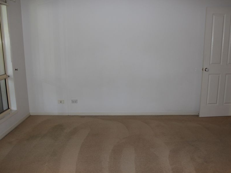 18 Ingles Circuit, Arundel QLD 4214