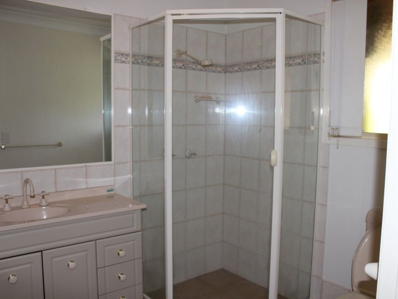 18 Ingles Circuit, Arundel QLD 4214