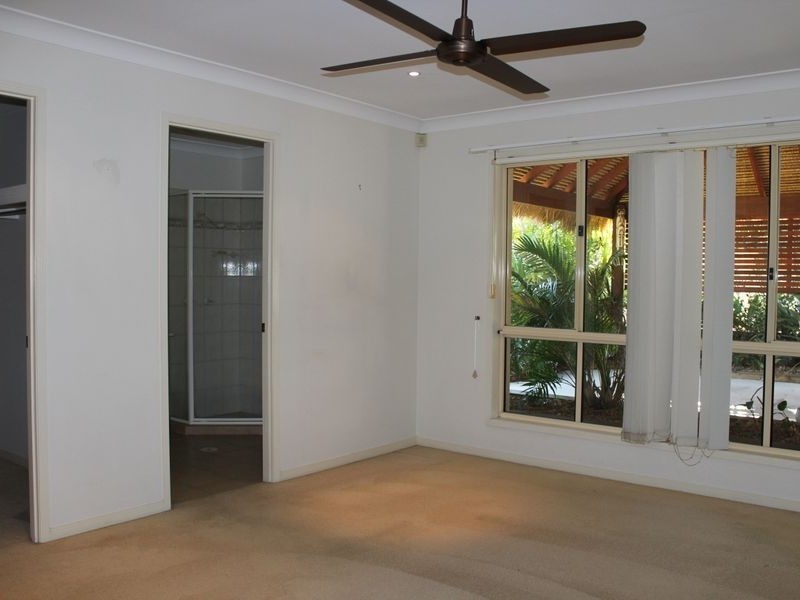 18 Ingles Circuit, Arundel QLD 4214