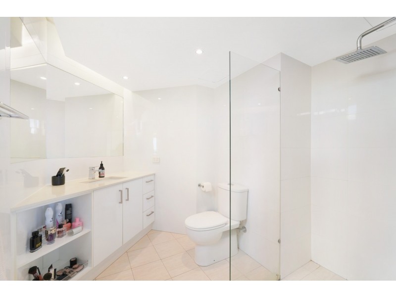 13C/114 Marine Parade, Southport QLD 4215