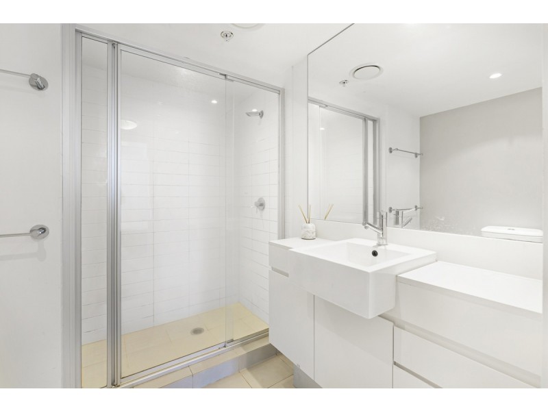 21001/5 Lawson Street, Southport QLD 4215