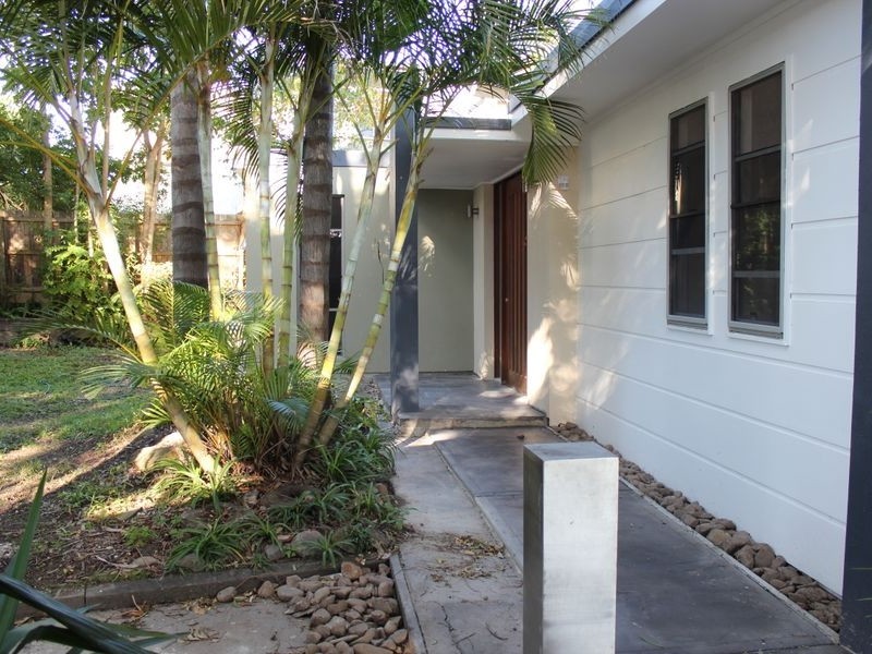 130 Falconer Street, Southport QLD 4215