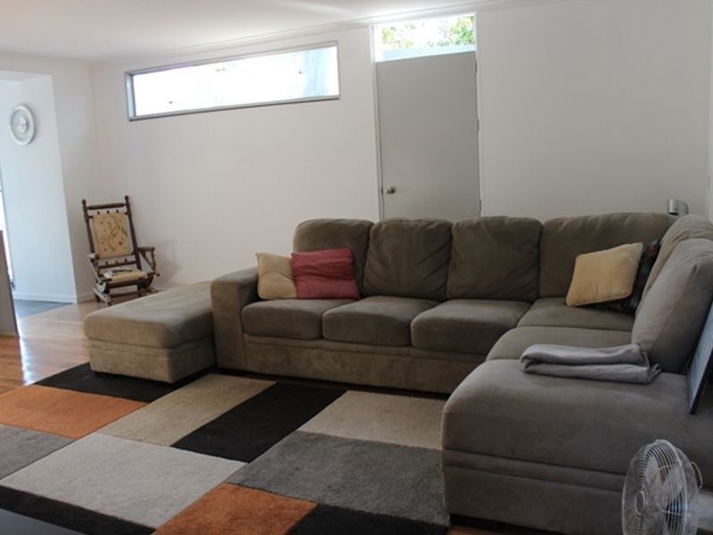 130 Falconer Street, Southport QLD 4215