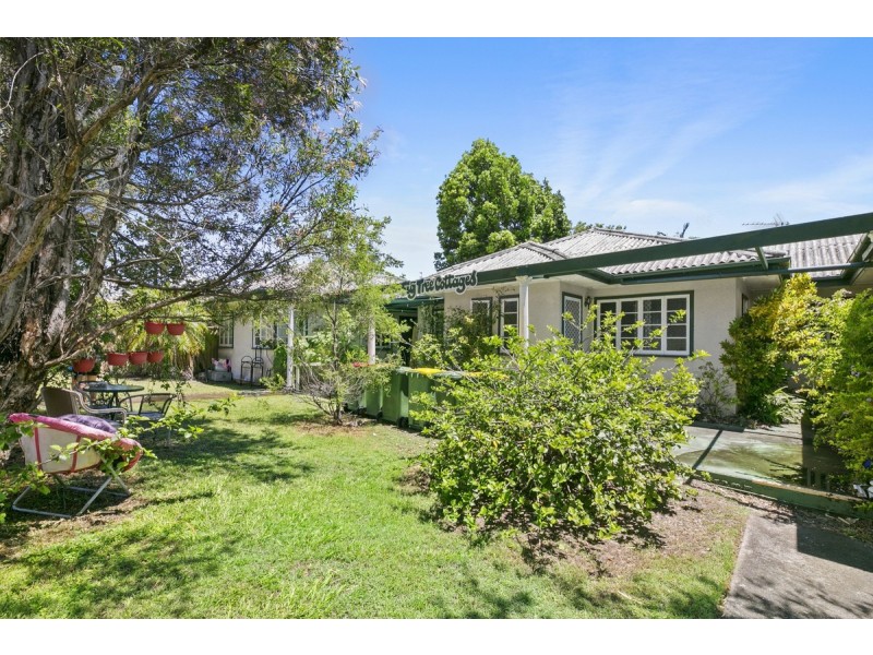 2/9-11 Walton Street, Southport QLD 4215