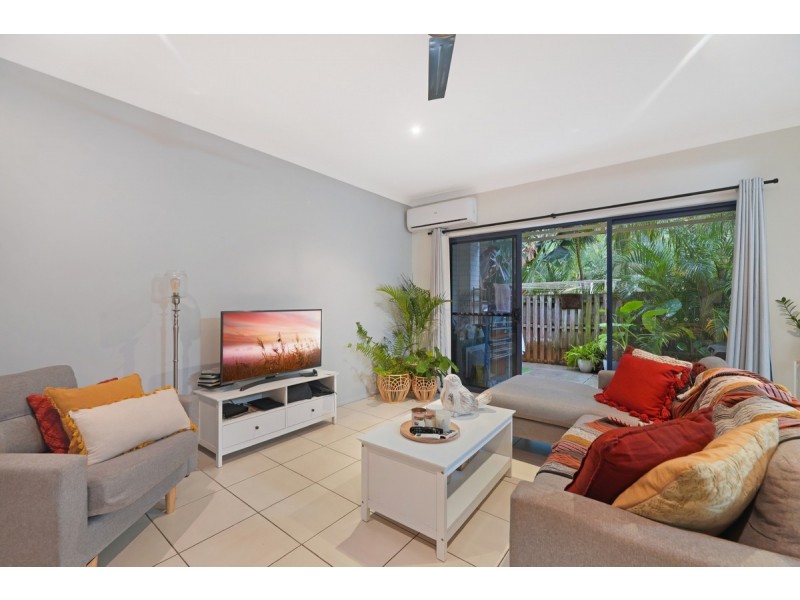 2/170 Whiting Street, Labrador QLD 4215