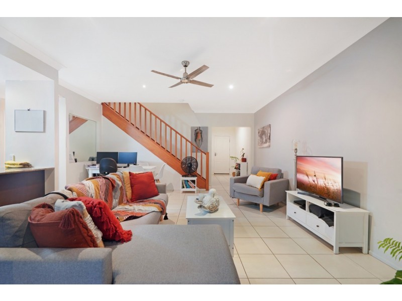 2/170 Whiting Street, Labrador QLD 4215