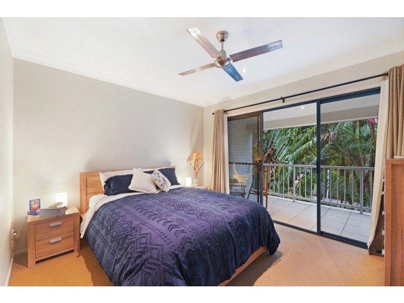 2/170 Whiting Street, Labrador QLD 4215