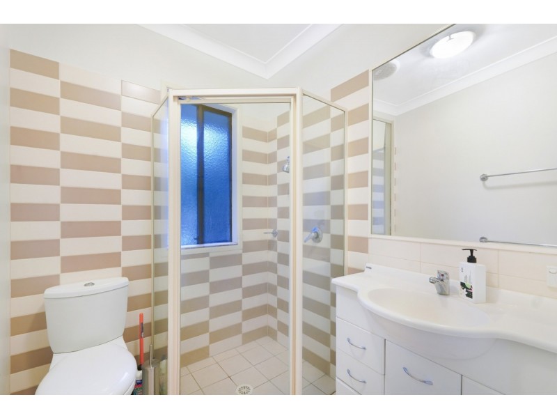 2/170 Whiting Street, Labrador QLD 4215