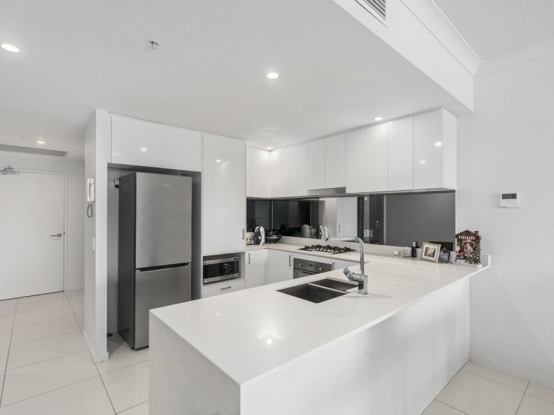 2302/5 Harbourside Court, Biggera Waters QLD 4216