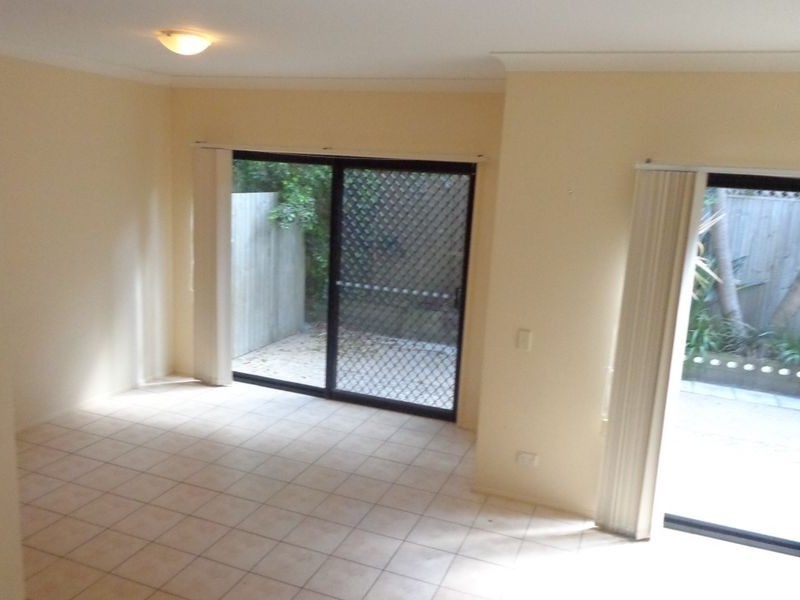 8/23 Blake Street, Southport QLD 4215