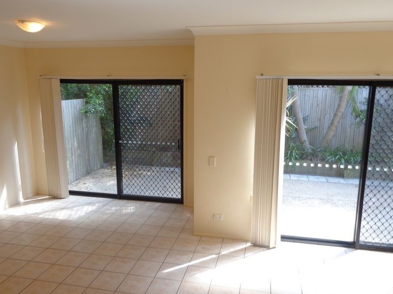 8/23 Blake Street, Southport QLD 4215