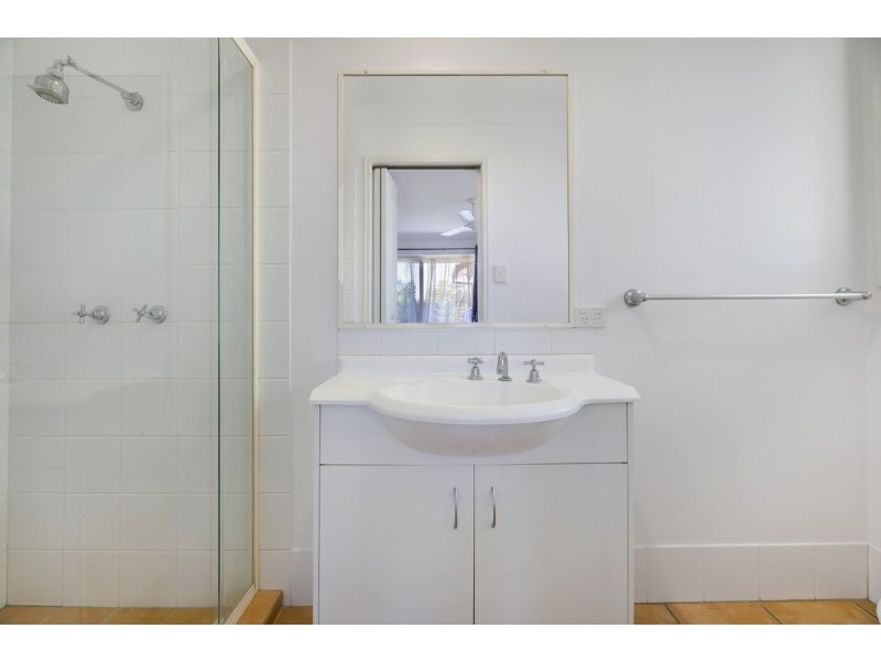 1/71A Eugaree Street, Southport QLD 4215