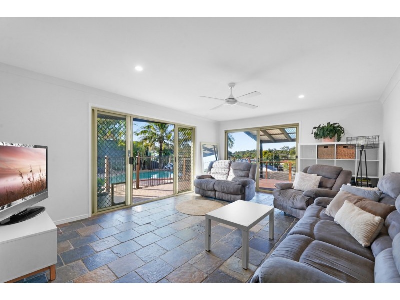 16 Palona Place, Ashmore QLD 4214