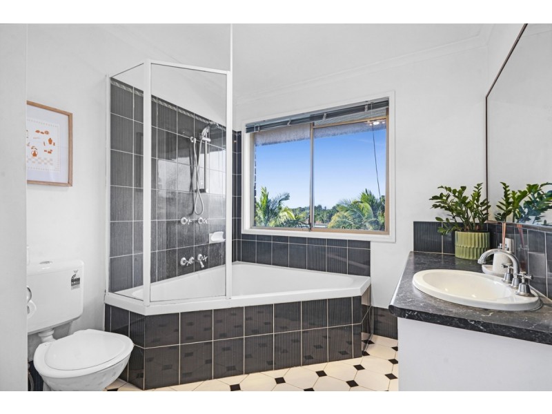 16 Palona Place, Ashmore QLD 4214