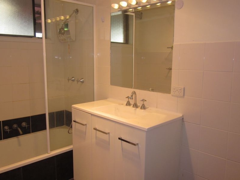 2/4 Virginia Grove, Southport QLD 4215