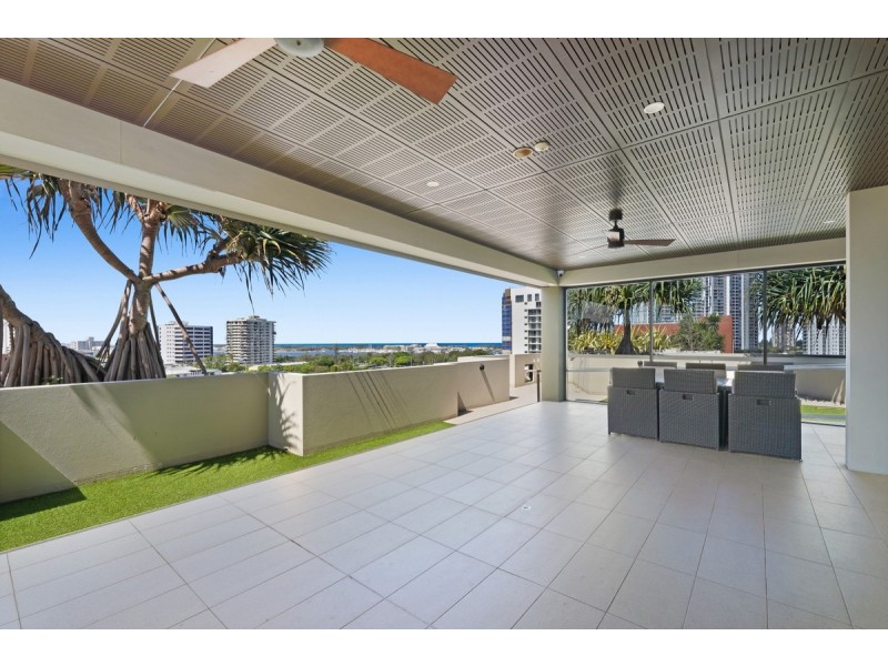 2/43 Lenneberg Street, Southport QLD 4215