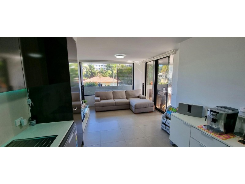 2/43 Lenneberg Street, Southport QLD 4215
