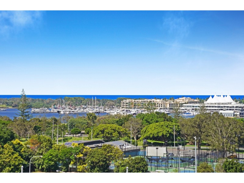 2/43 Lenneberg Street, Southport QLD 4215