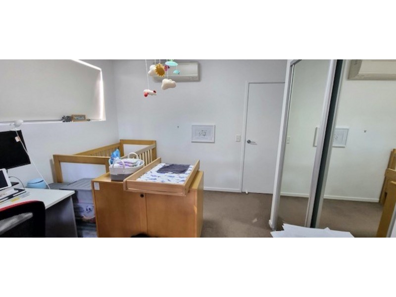 2/43 Lenneberg Street, Southport QLD 4215