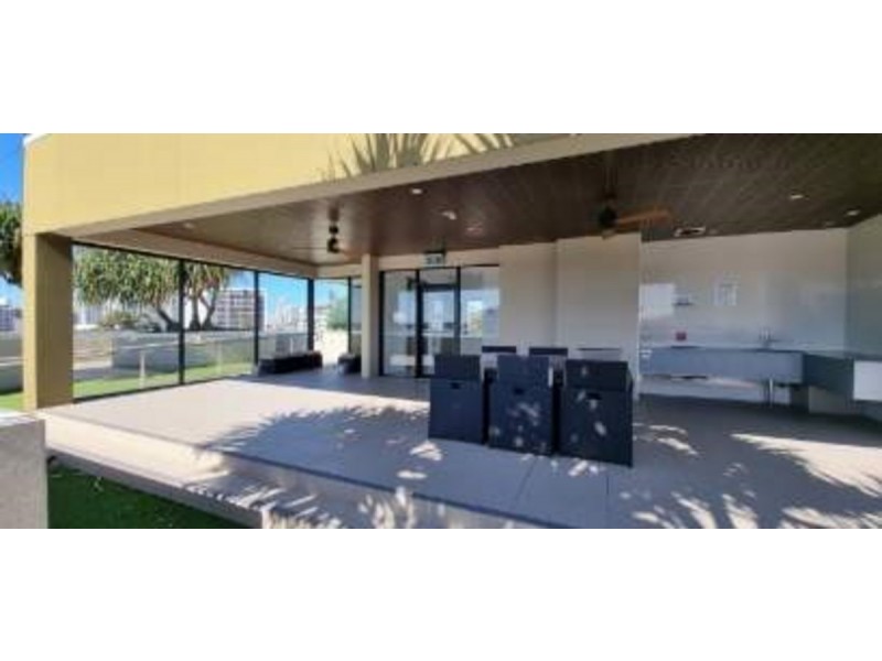 2/43 Lenneberg Street, Southport QLD 4215
